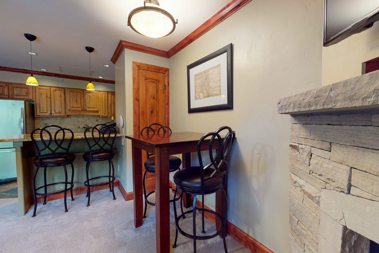 One Bedroom Condo in Lion Square Lodge5
