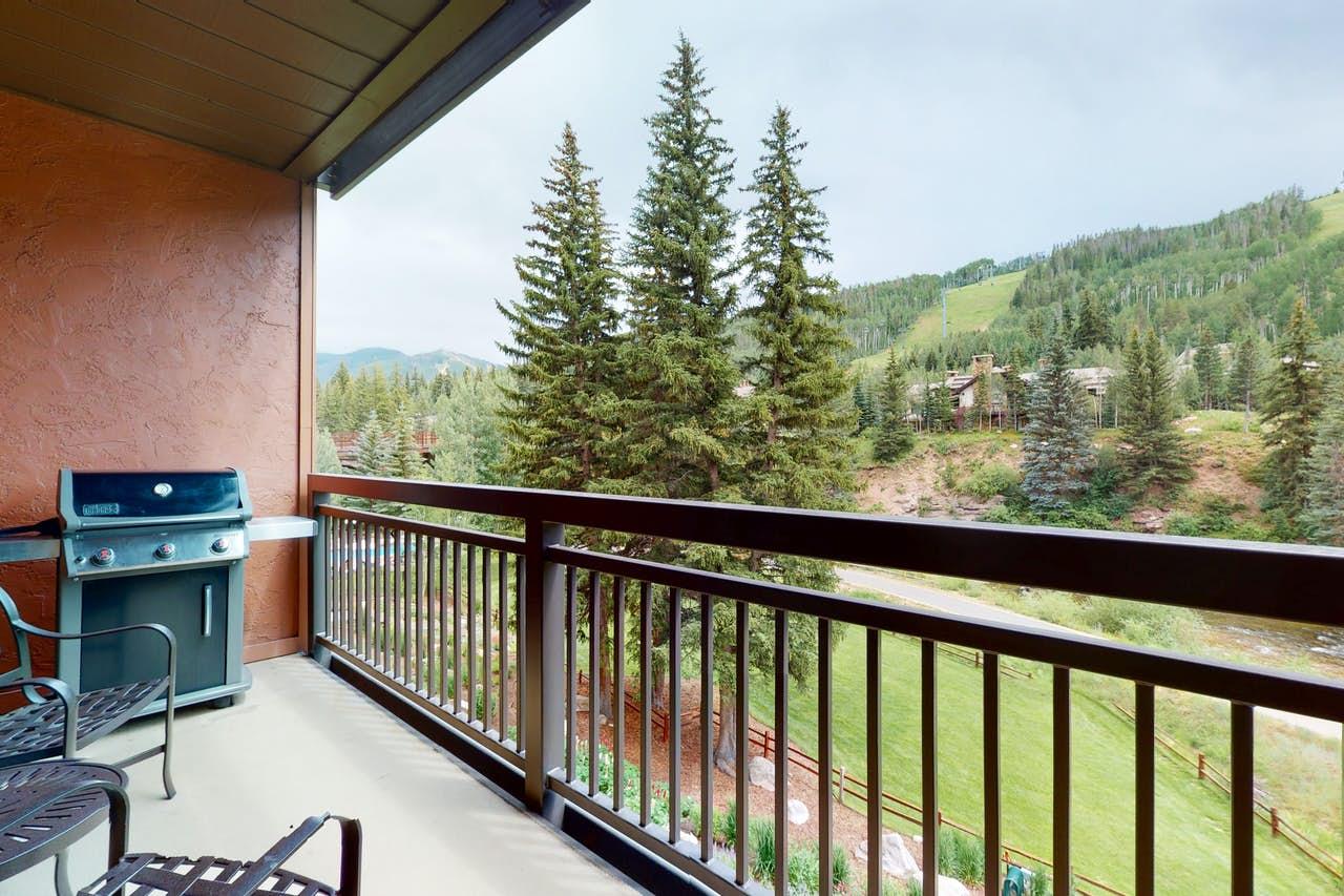 One Bedroom Condo in Lion Square Lodge1
