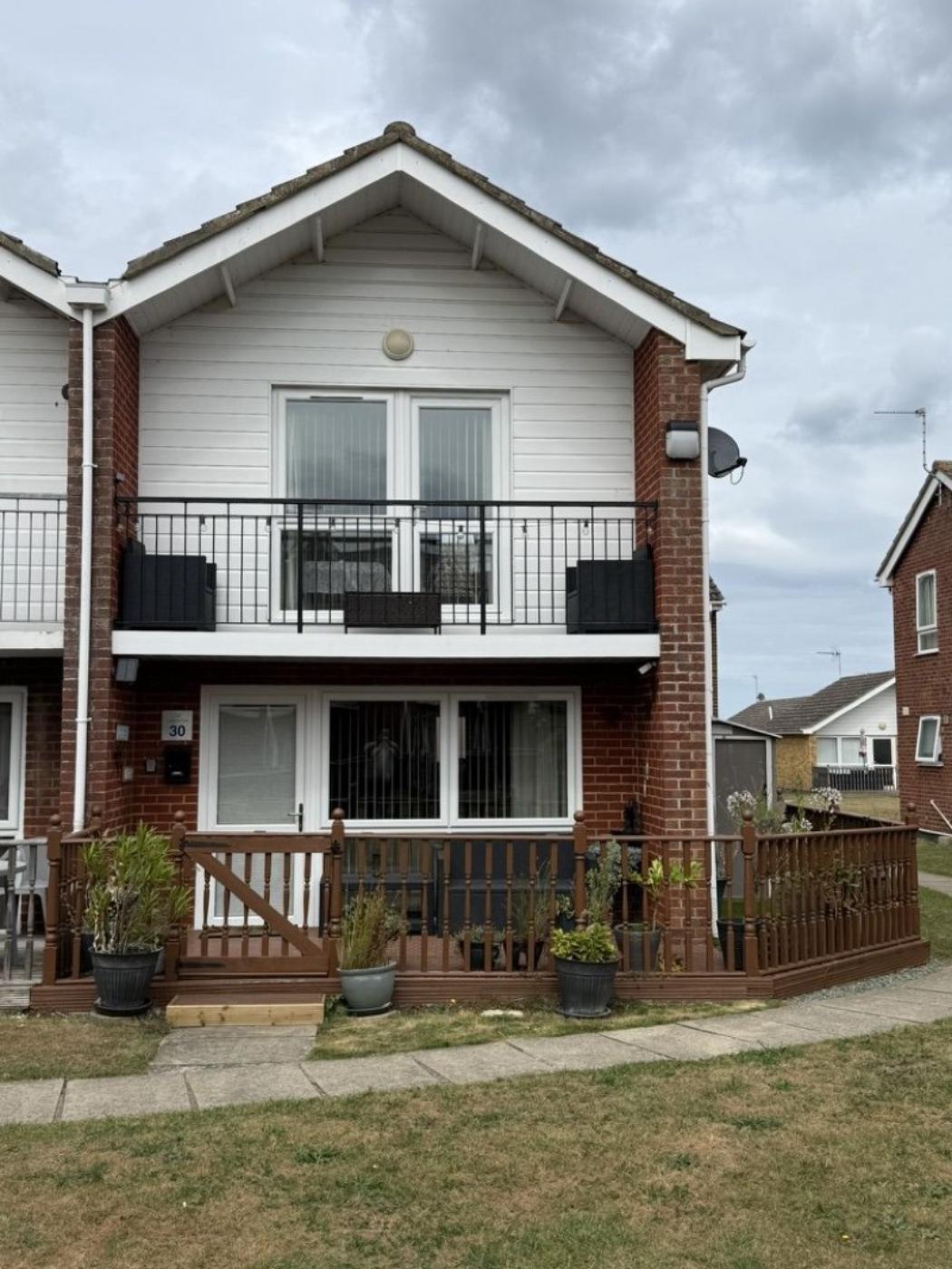 Lovely 3 Bedroom holiday Home Next to the Sea