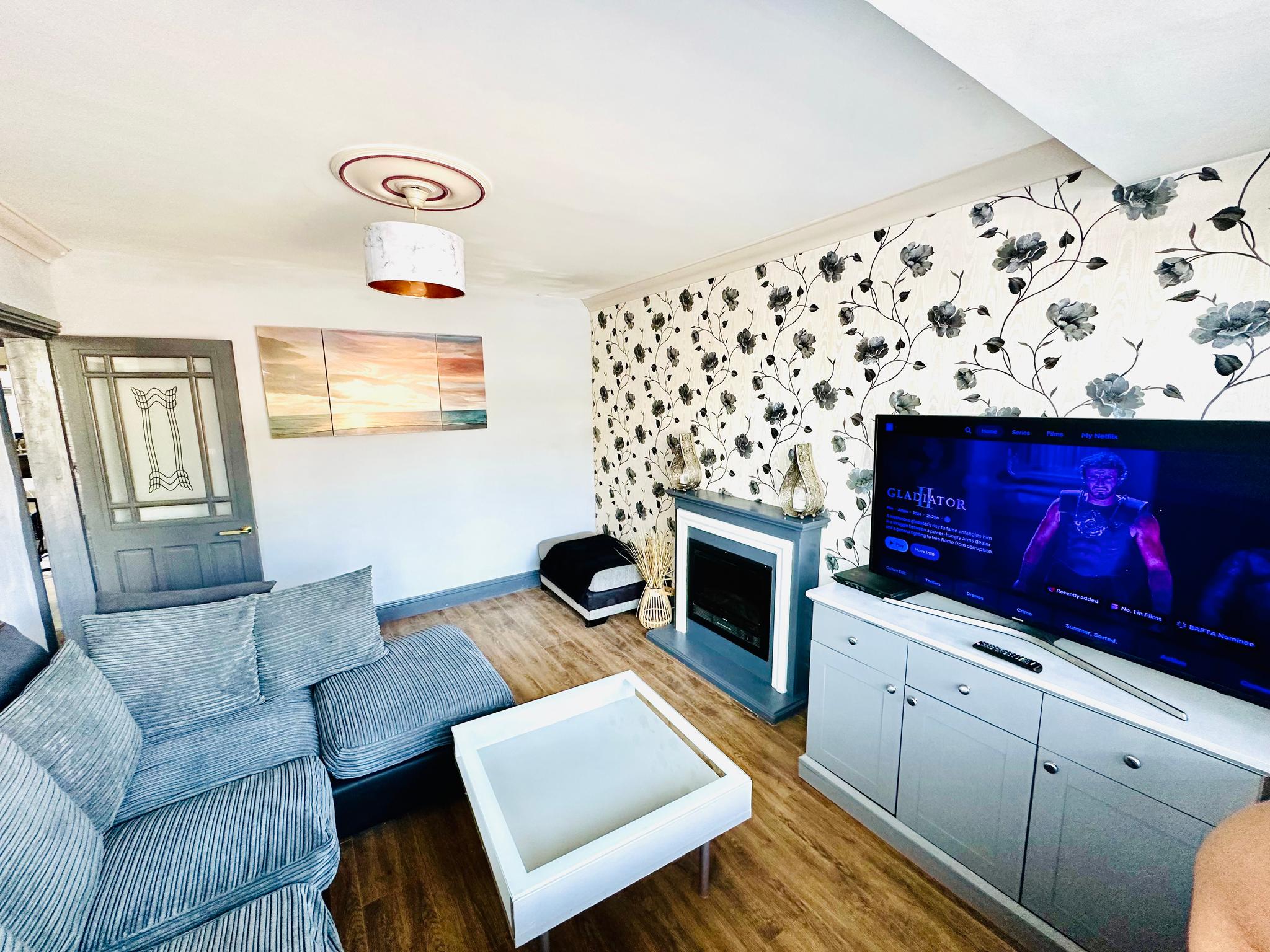 Modern 4BR Hse Free Parking Sleeps 7 Wolverhampton