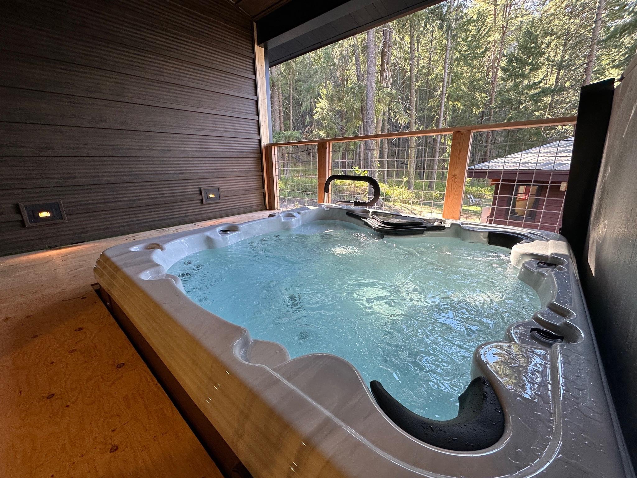 Luxe Mazama Home w/ Sauna & Hot Tub3