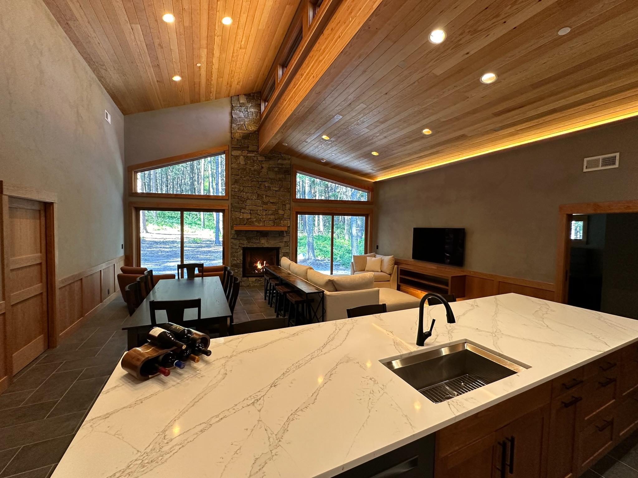 Luxe Mazama Home w/ Sauna & Hot Tub2