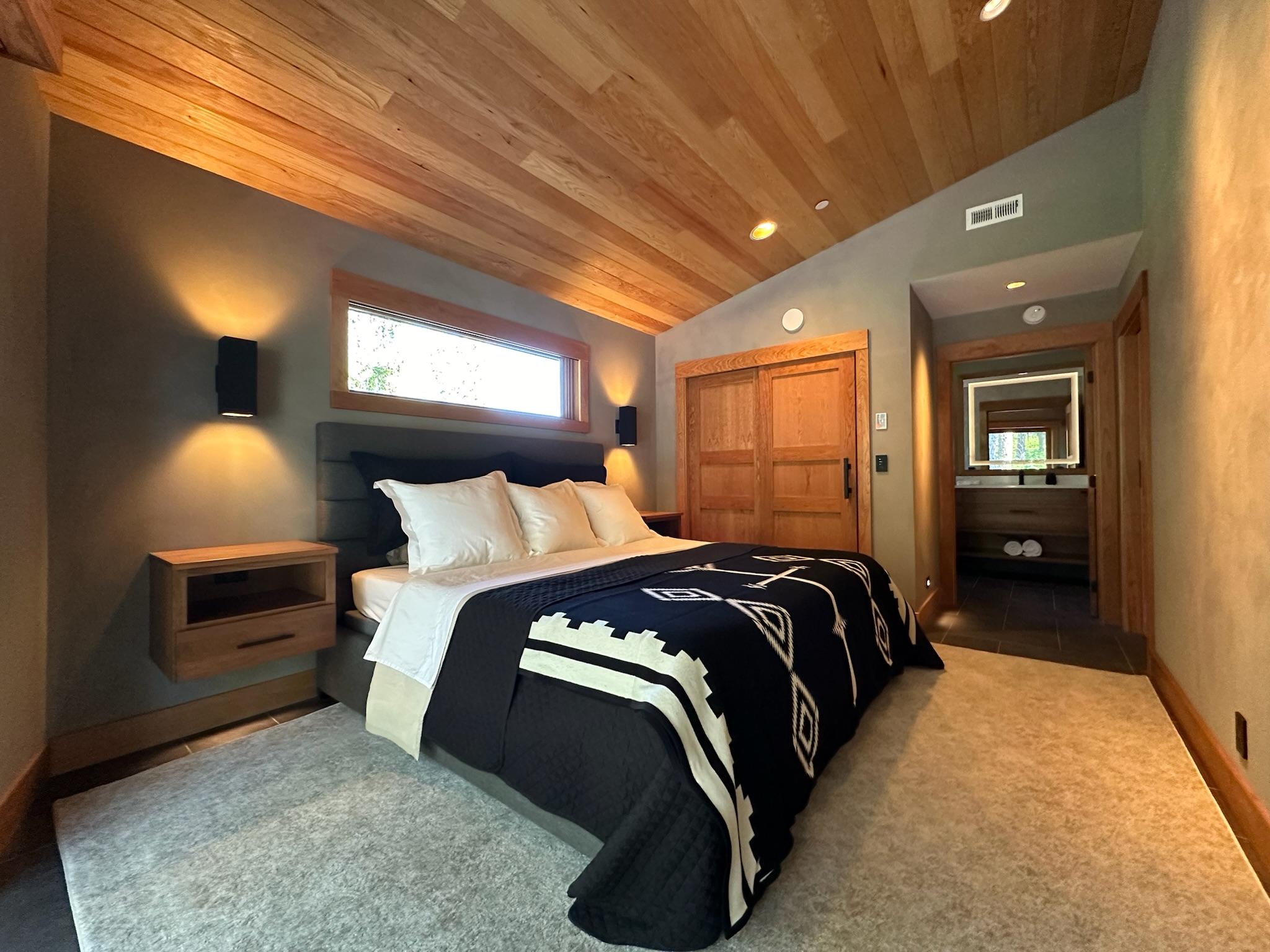 Luxe Mazama Home w/ Sauna & Hot Tub5