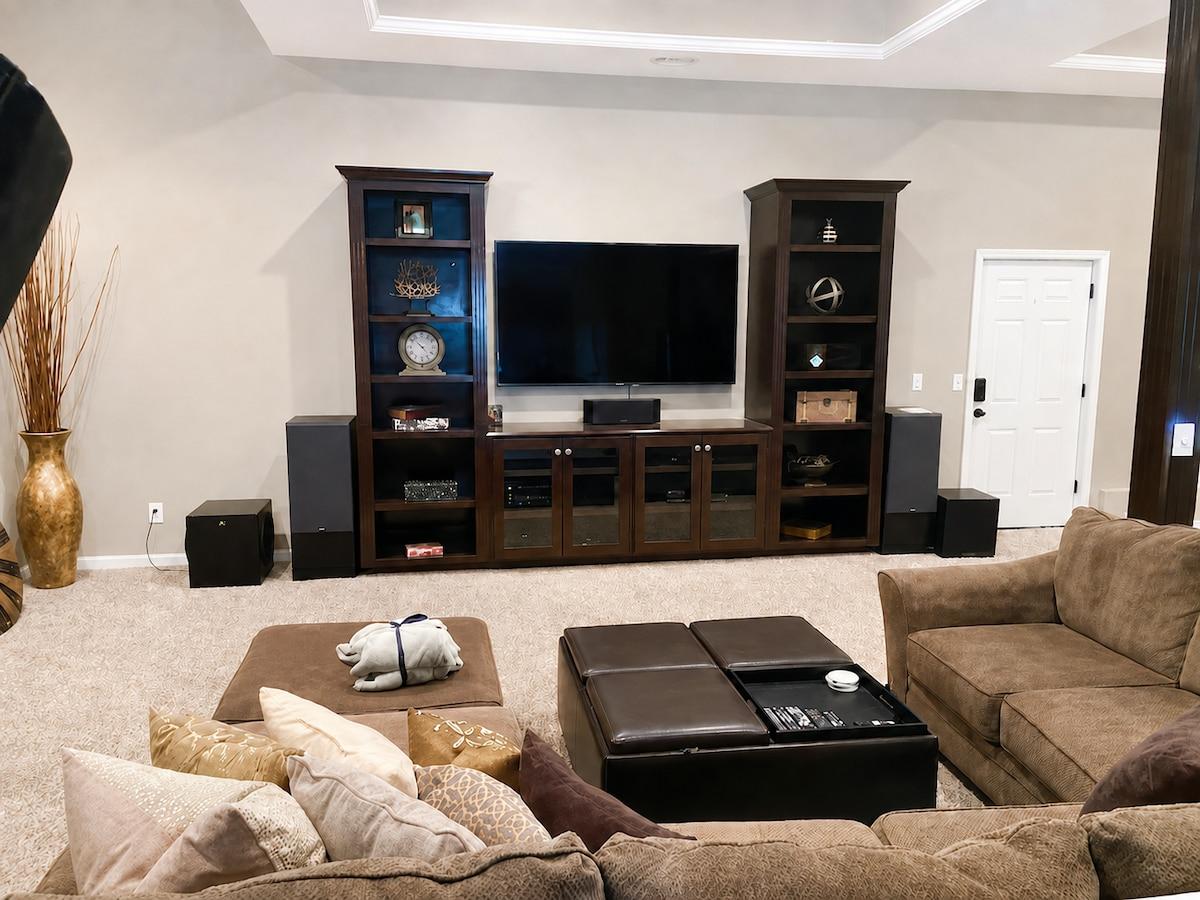 Apartment Suite|Pool Table |Sleeps 6 Comfortably2