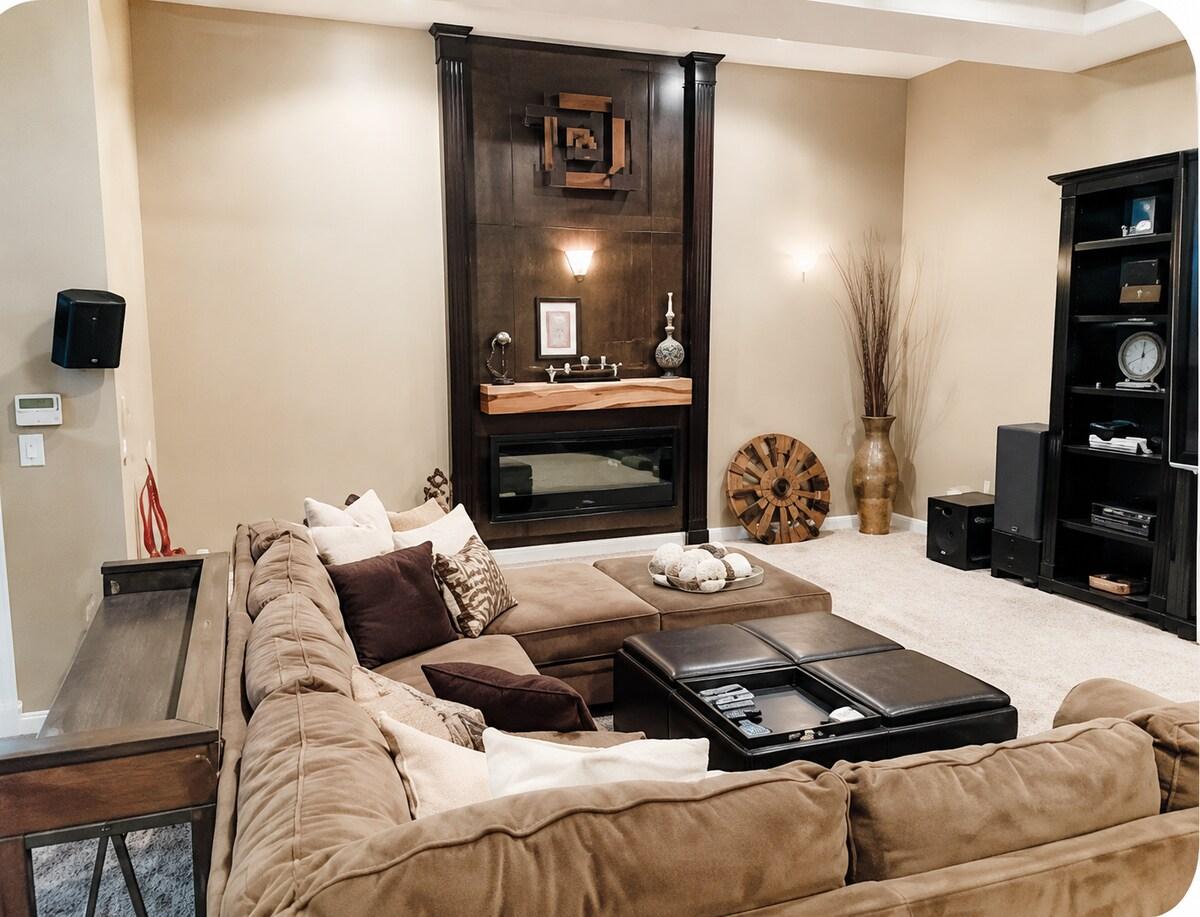 Apartment Suite|Pool Table |Sleeps 6 Comfortably3