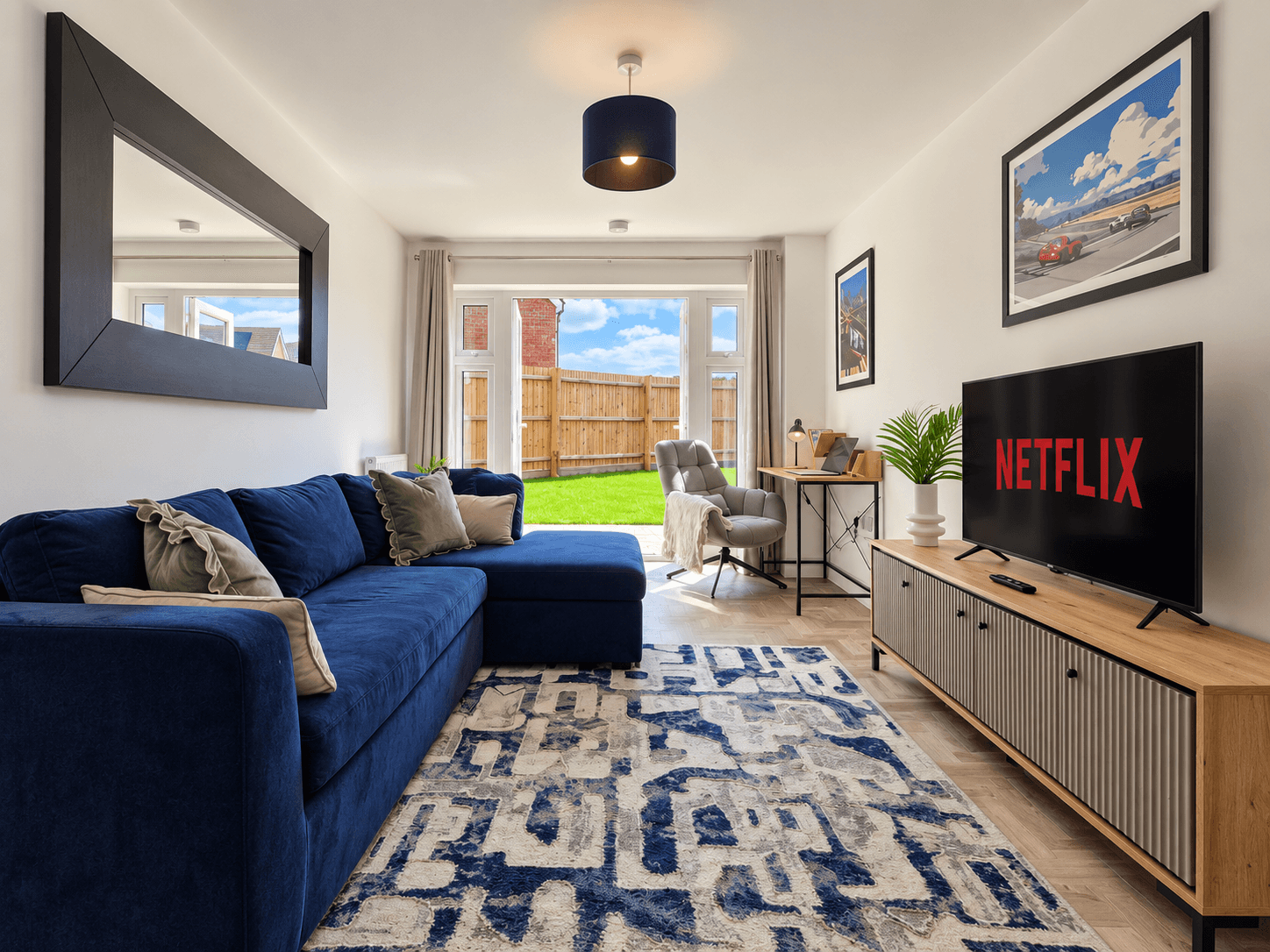 Wixams Pad | 5 Beds, Sleeps 8 | Van Parking, Desk