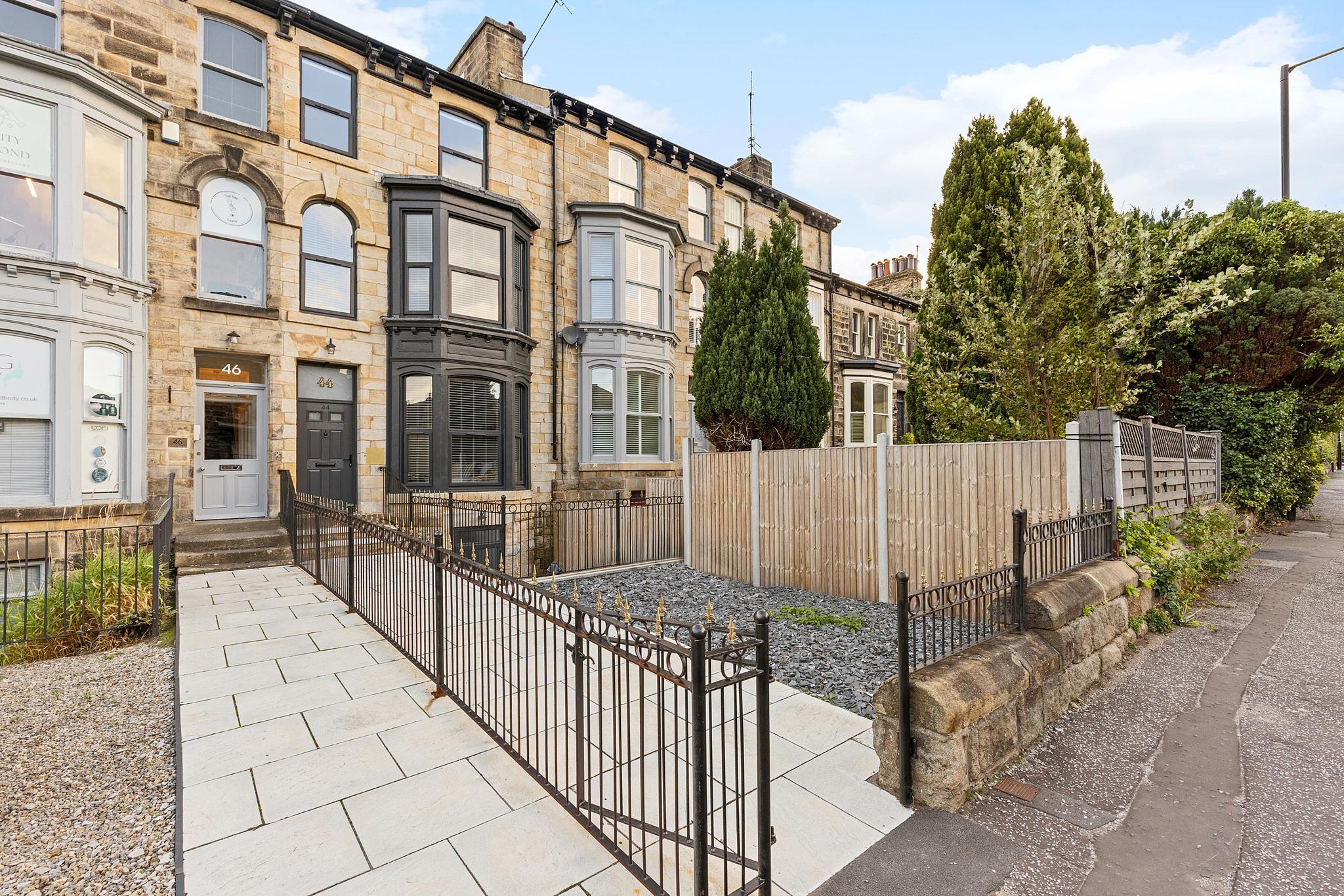 5 Bed Townhouse | 1 min to Convention Centre