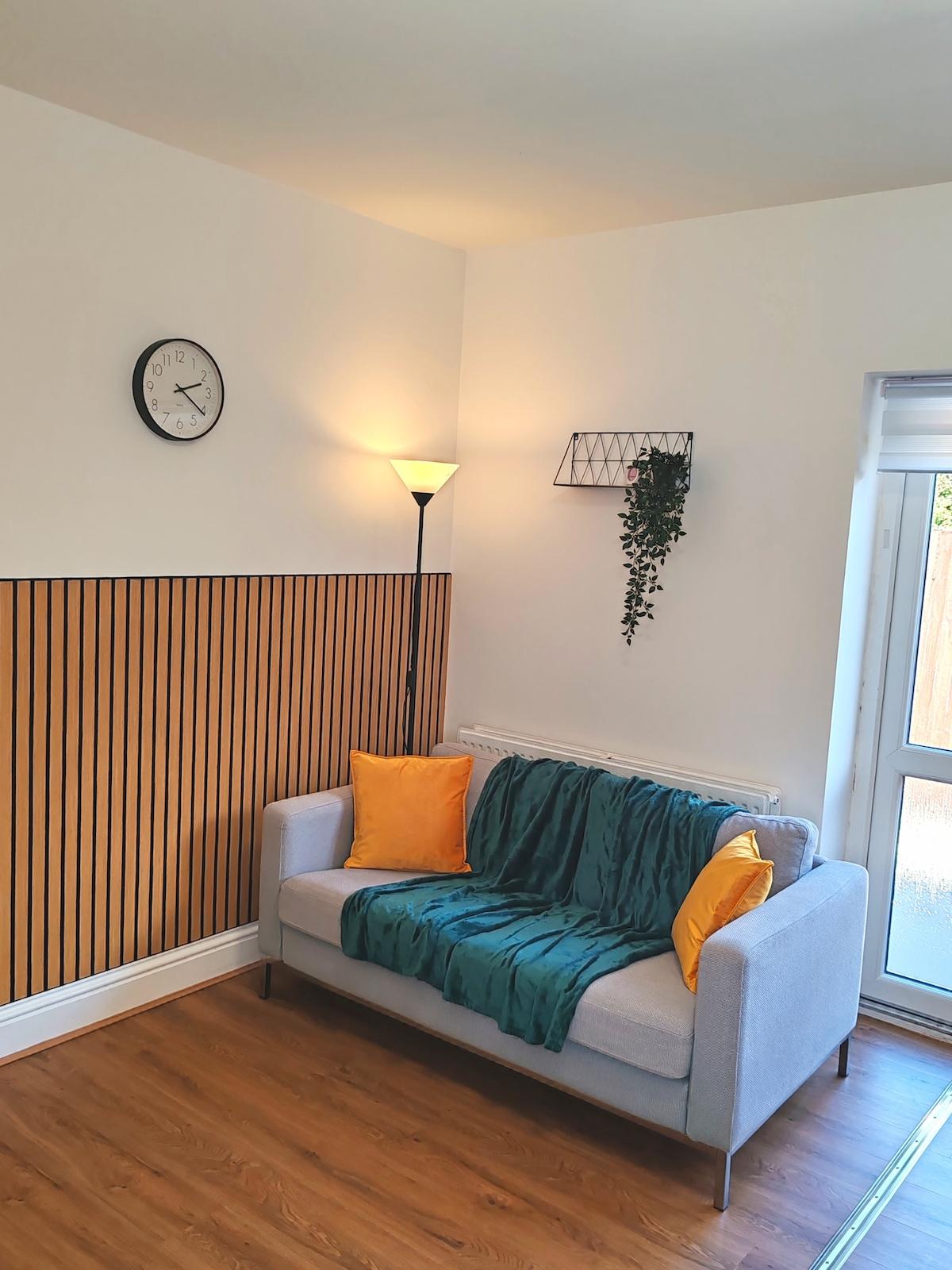 Pet Friendly 2-Bed Flat | Free Parking | Central5