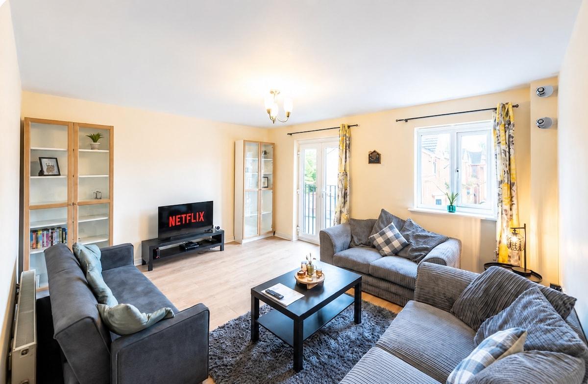 4BR|Lincoln|Contractor Stays|WiFi|Parking|Garden1