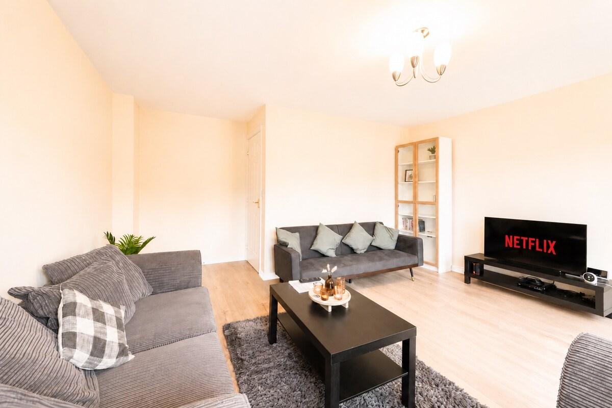 4BR|Lincoln|Contractor Stays|WiFi|Parking|Garden3
