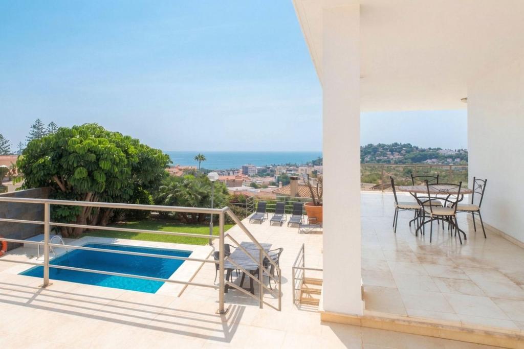 Exclusive Malaga Villa with Sea Views and Rooftop4