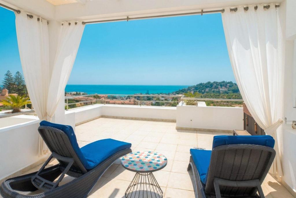 Exclusive Malaga Villa with Sea Views and Rooftop3