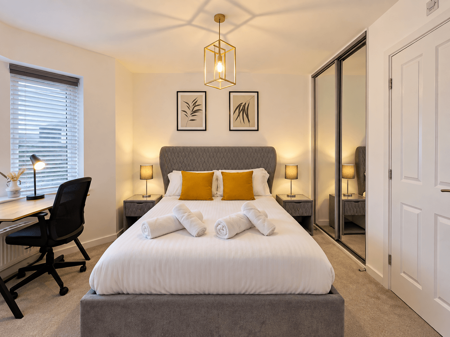 Station-Quarter Apartment | Parking, Desk, Quiet3