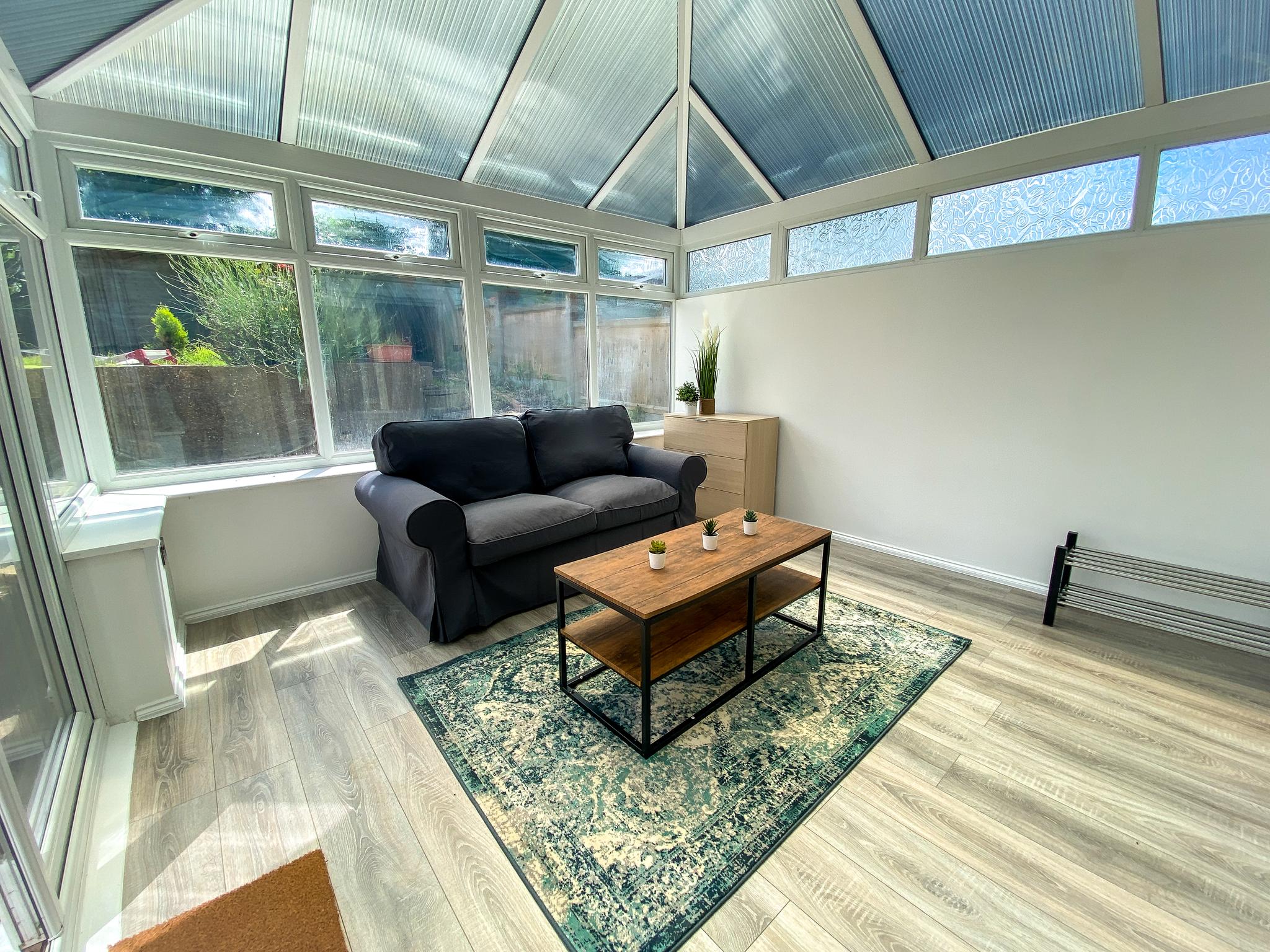 Ideal Long-Term Retreat: 2-BR House with Conservatory | On Site Stays Canterbury6