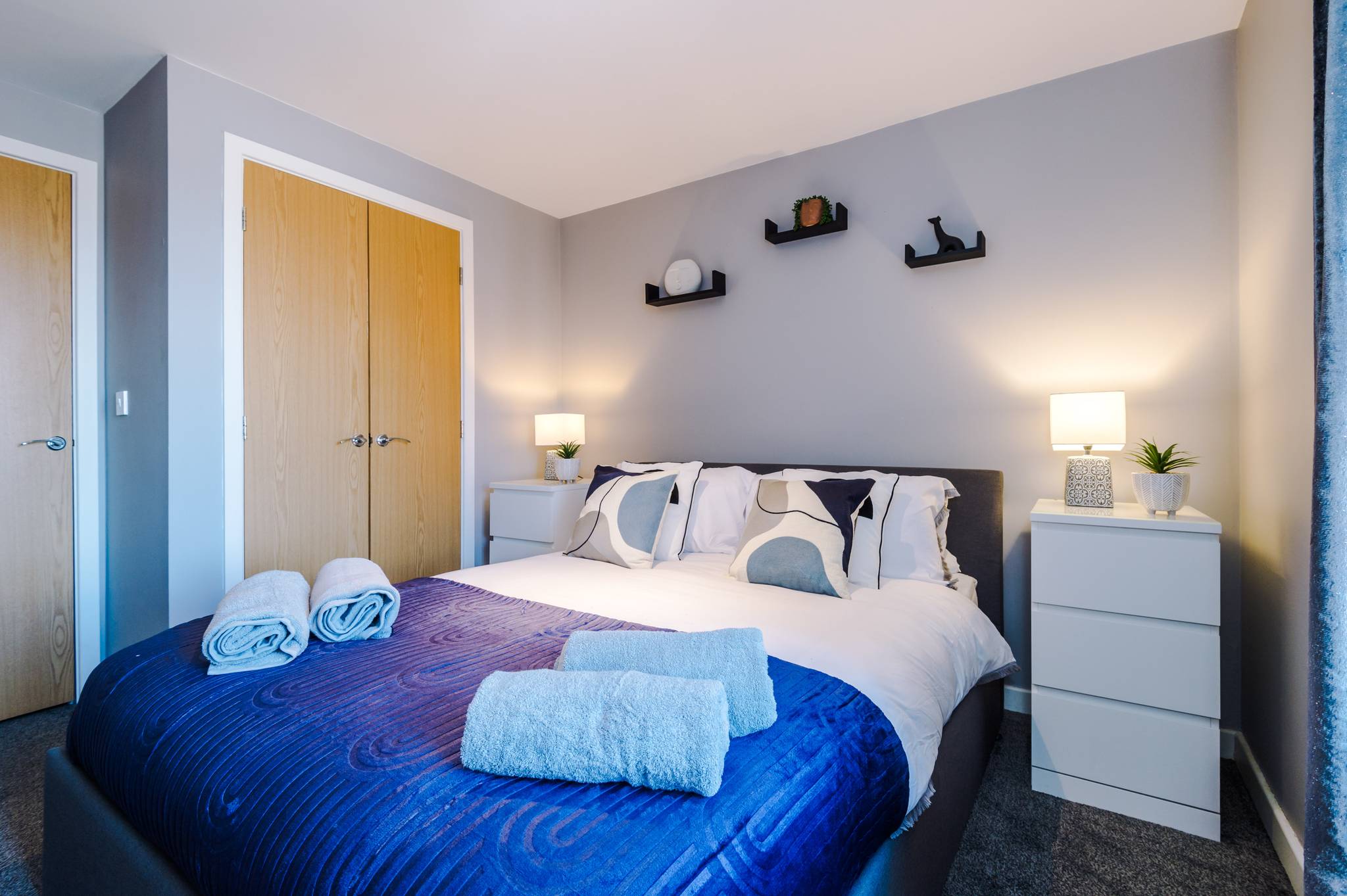Amazing Spaces Relocations Ltd - MODERN 2 BEDROOM 2 BATHROOM APARTMENT SLEEPS 4 IN WARRINGTON FOR WORK AND LEISURE WITH PRIVATE PARKING BY AMAZING SPACES RELOCATIONS Ltd