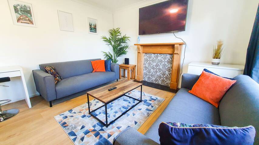 Golden Valley Serviced Apartments - Cheerful 4-bedroom house
