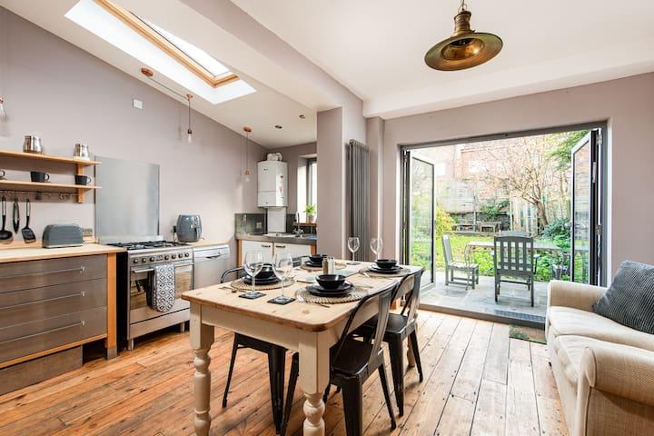 4 Bed House in Bristol1