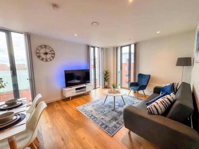 Lux 2 bed CityCentre Netflix PS43