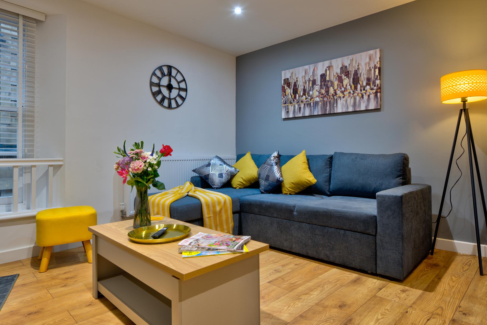 Stylish 2-bed Stamford Stay with Parking1