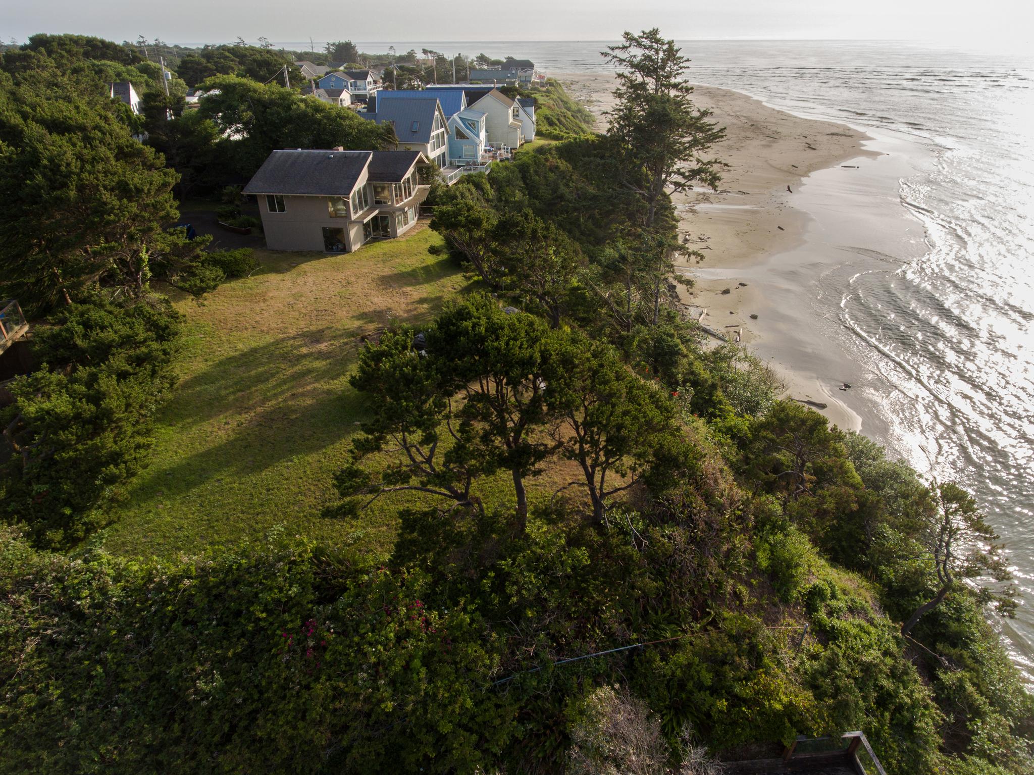 Panoramic Promontory: Bay View Beach House2