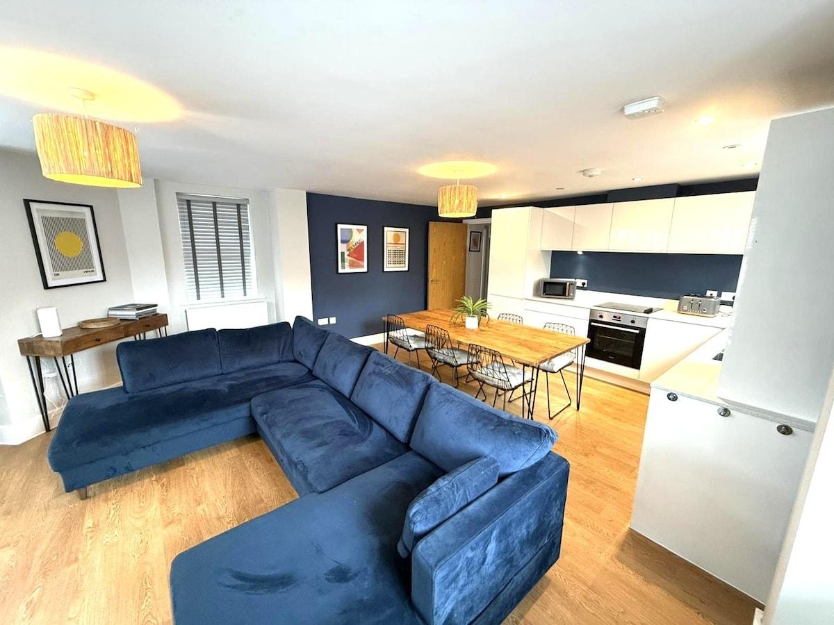Large 2BR 2BA Apt + Free Evening Parking1