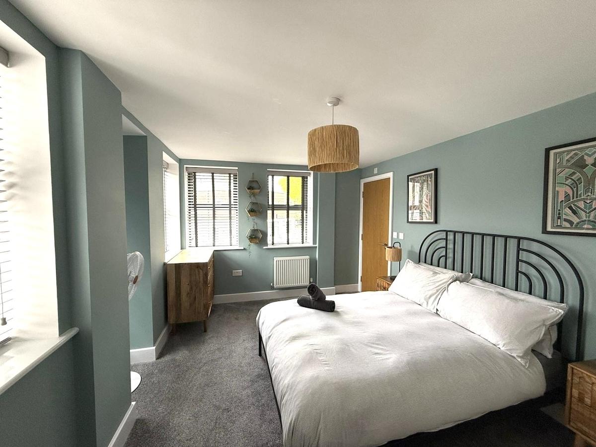 Large 2BR 2BA Apt + Free Evening Parking2