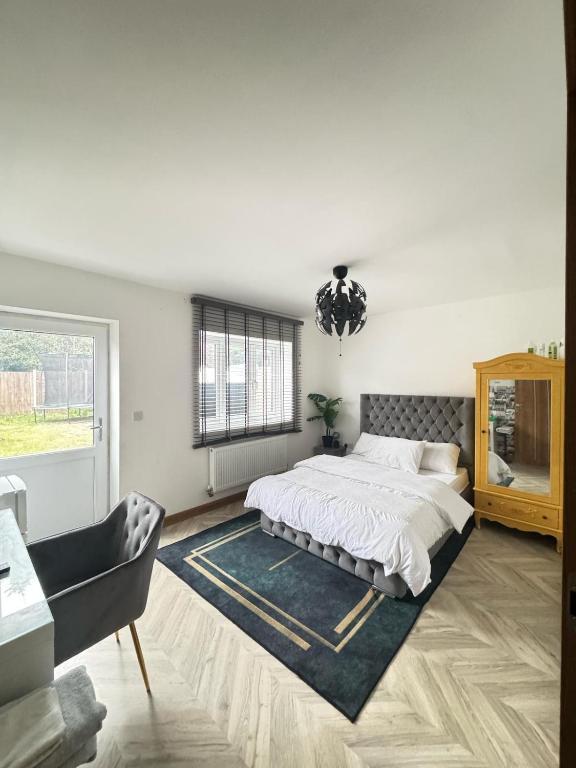 Ground-floor room in Erith with garden view2