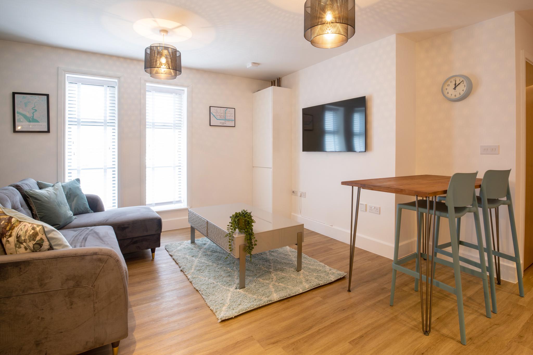 Oxford Point 1BR Apt + Free Evening Parking1