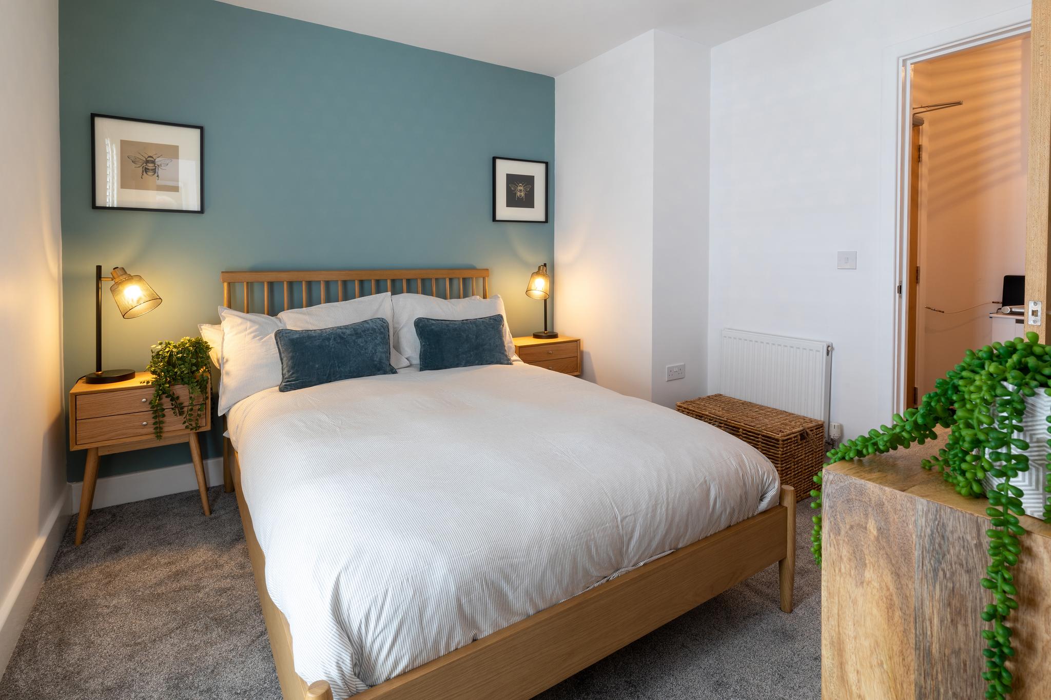Oxford Point 1BR Apt + Free Evening Parking4