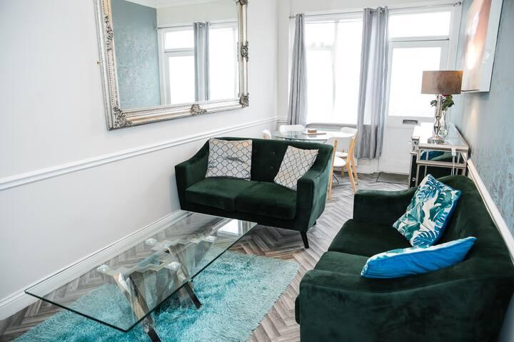 Very Central - Ground floor 2 bedroom apartment.3