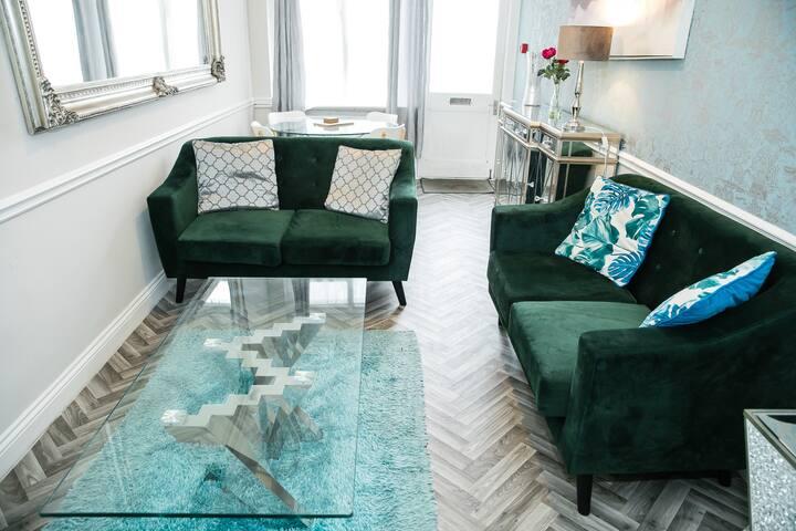 Very Central - Ground floor 2 bedroom apartment.4