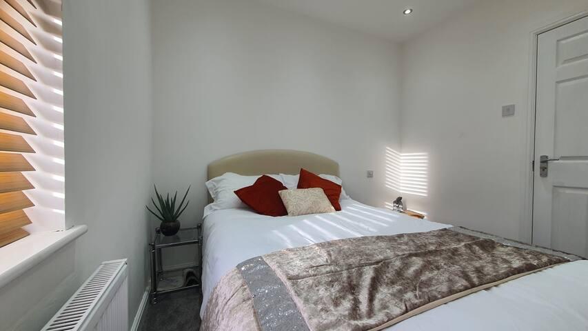 Amazing Room & Ensuite + Parking4