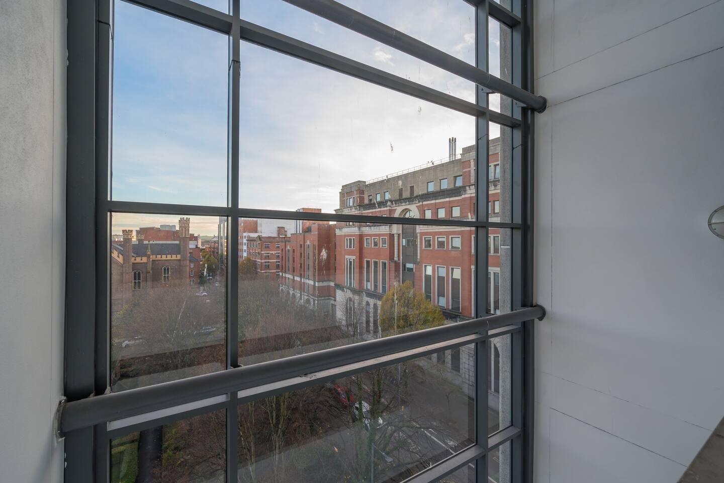 Belfast City apartment with free parking!2