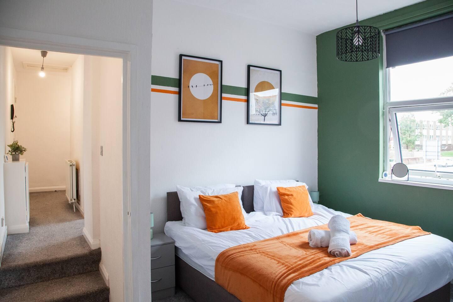 Luxurious and Roomy 2-BD Apartment: Free Parking3