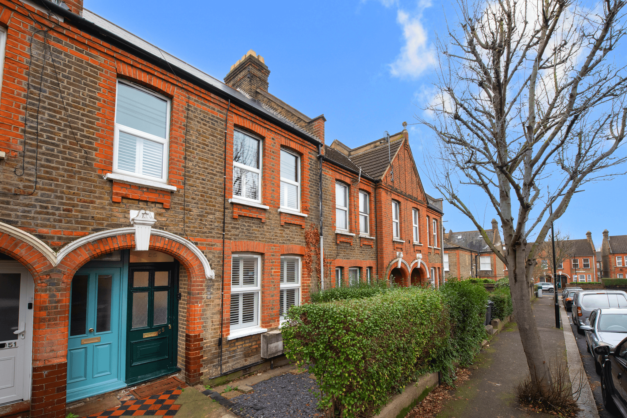 2 Bdr Victorian Flat, King Beds, & Free WiFi - E173