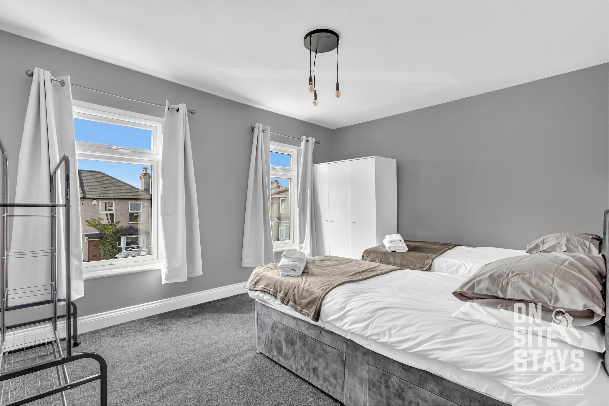 Spacious 3-Bed House | Bexleyheath | Garden4