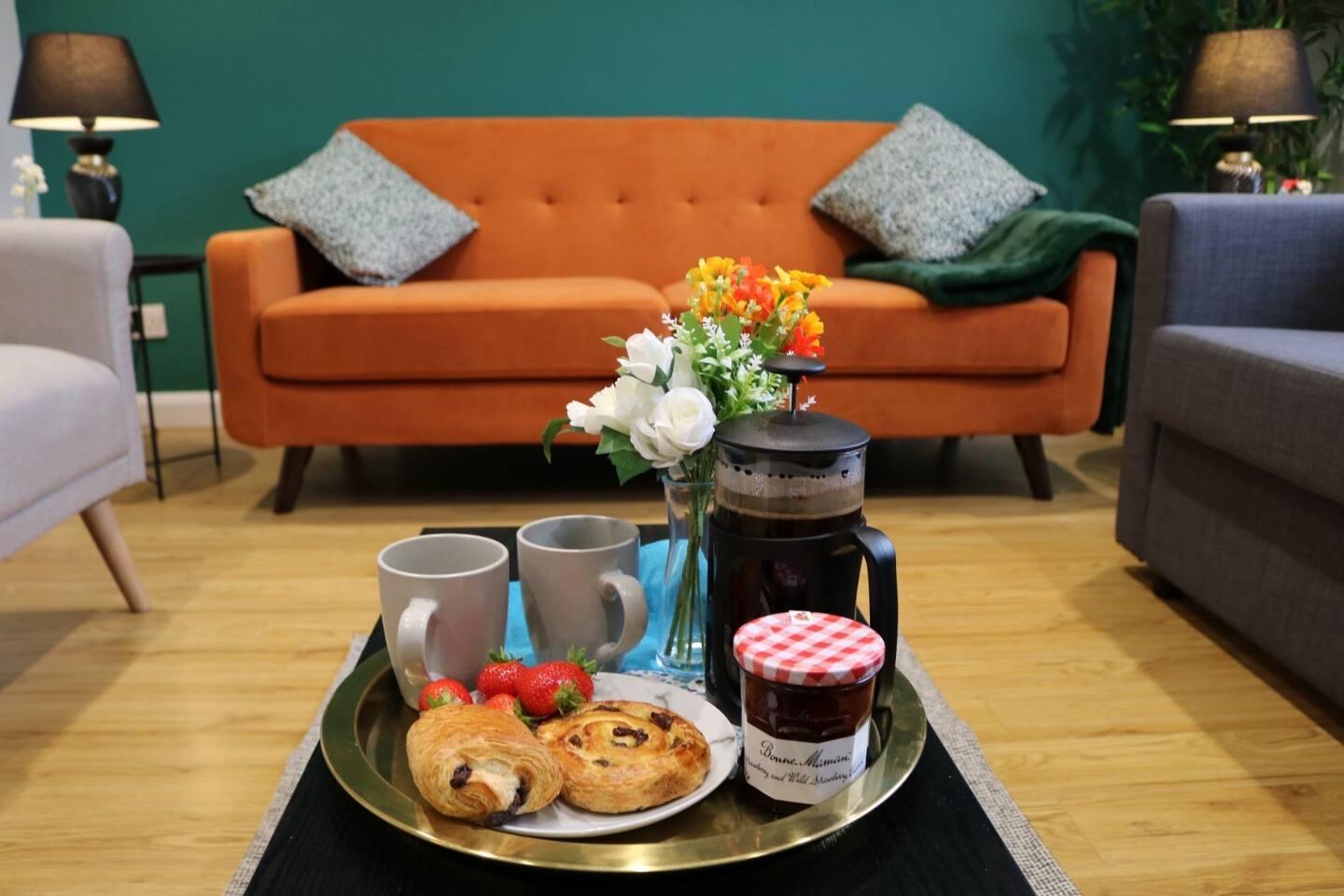 Contractors Townhouse | Sleeps 9 | Free Parking3