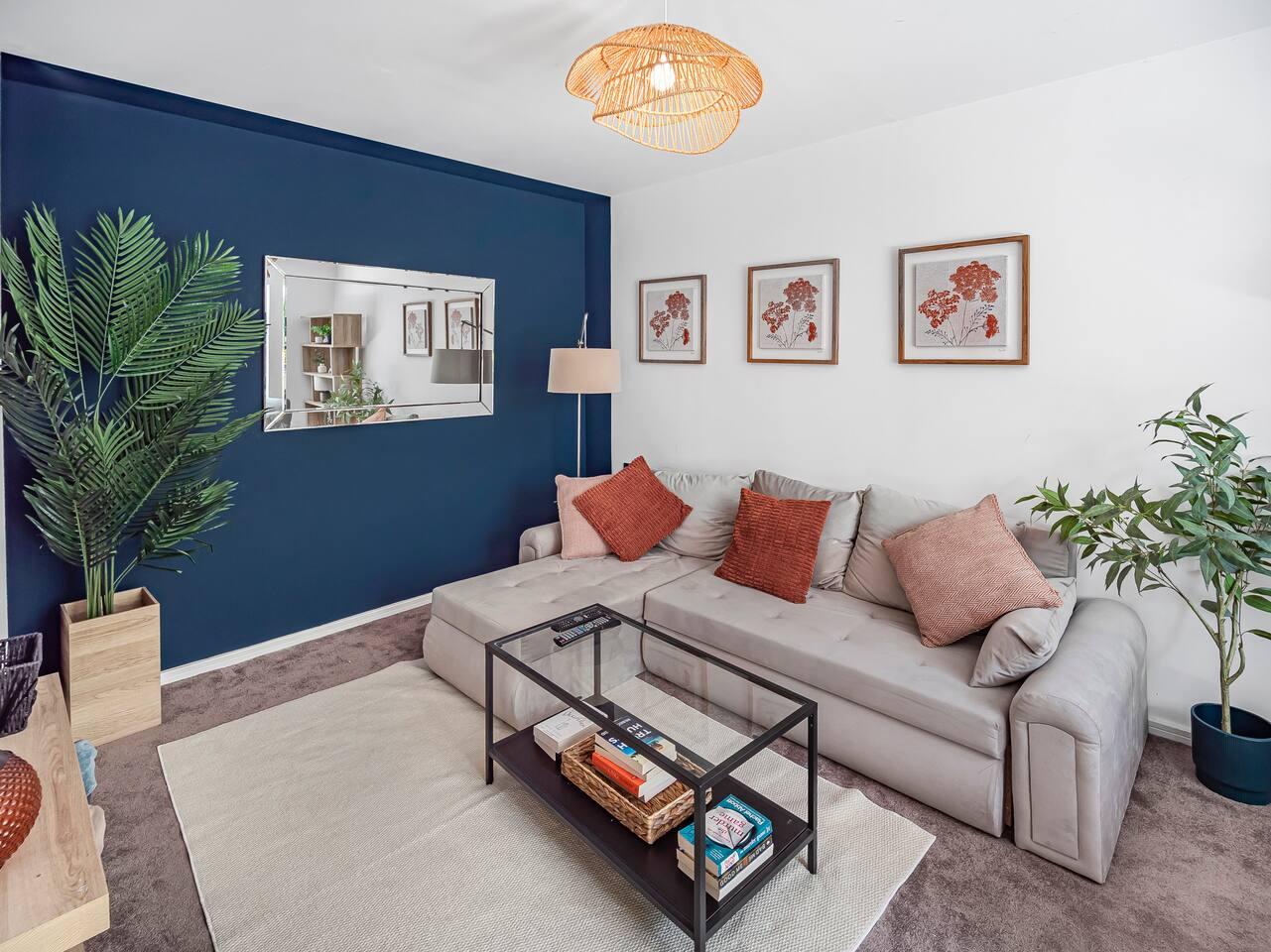 Chic Riverside Retreat Salford 4bd + free parking2