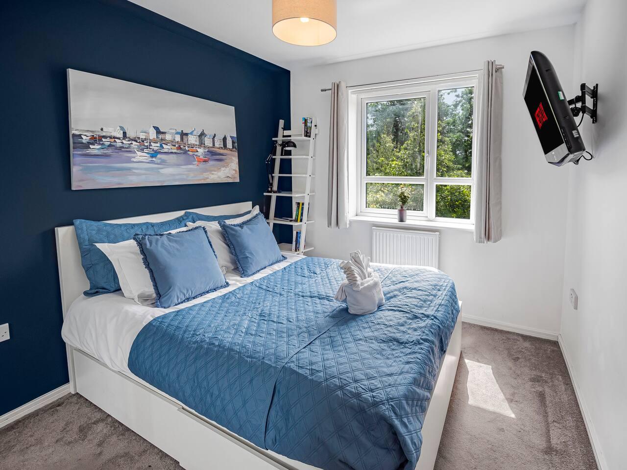 Chic Riverside Retreat Salford 4bd + free parking3