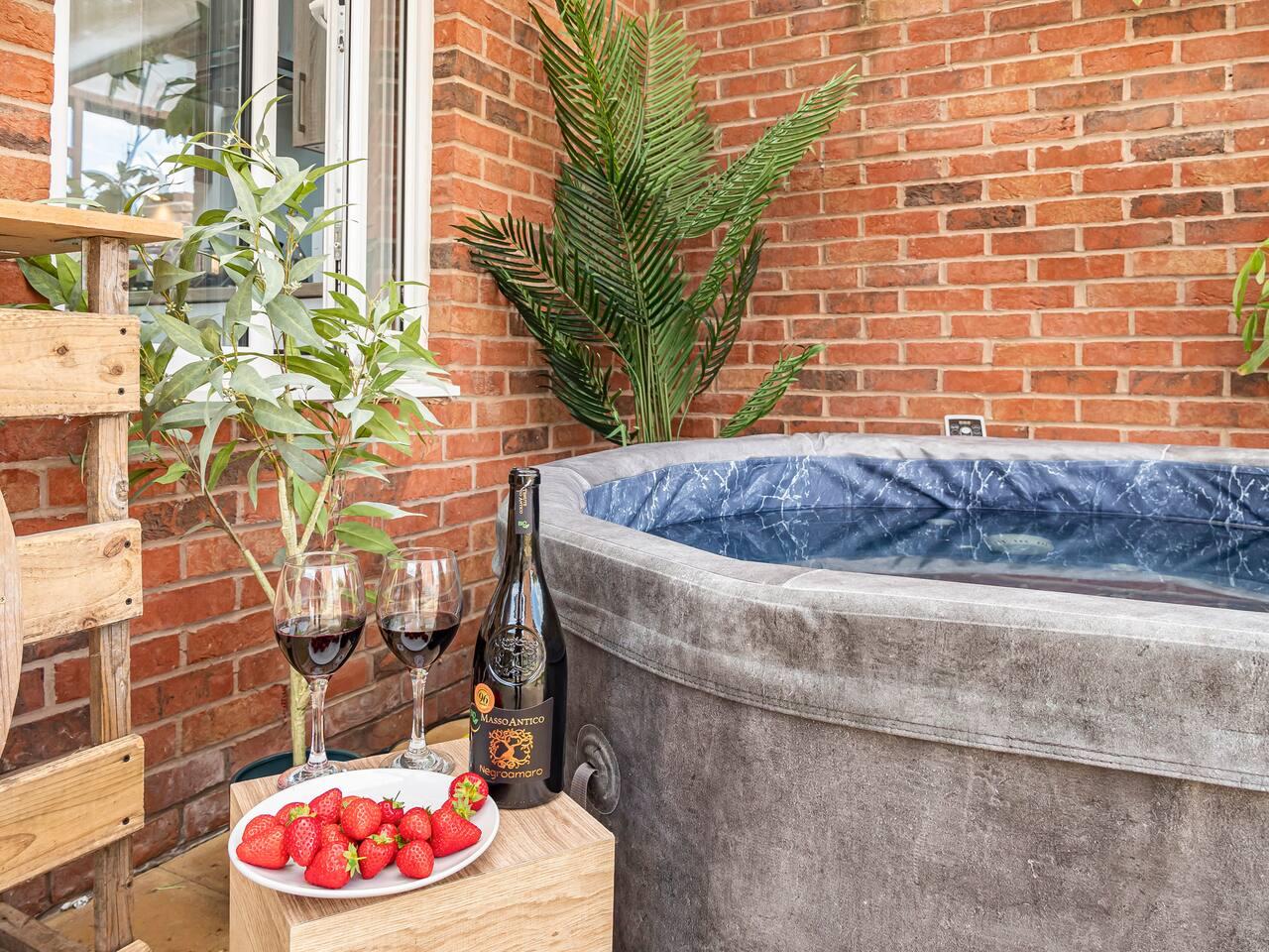 Chic Riverside Retreat Salford 4bd + free parking4