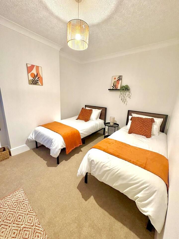 Barber House - Cosy & Stylish 2 bed - Sleeps 43