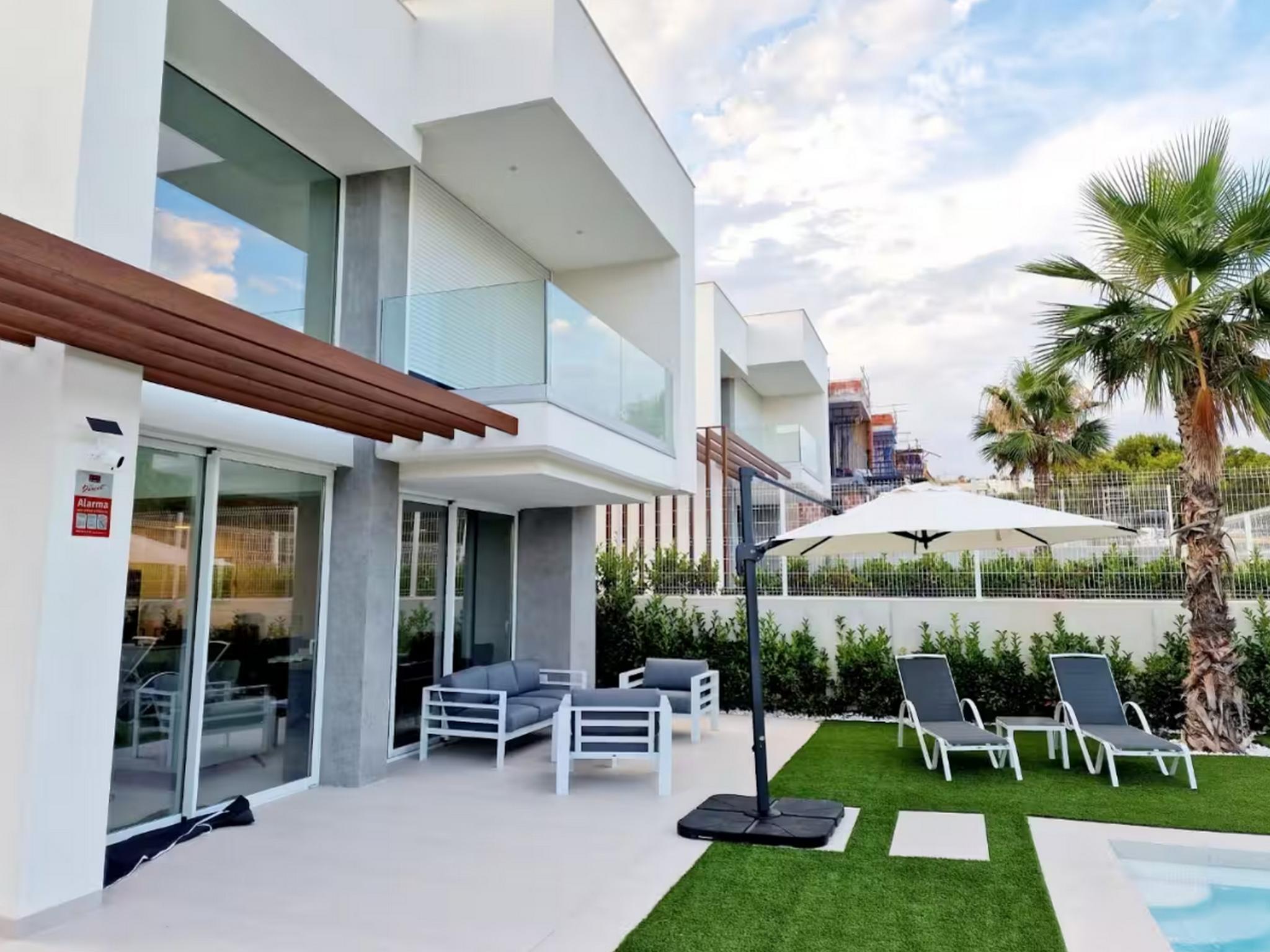 Stunning Modern 3 Bedroom Villa with Pool4