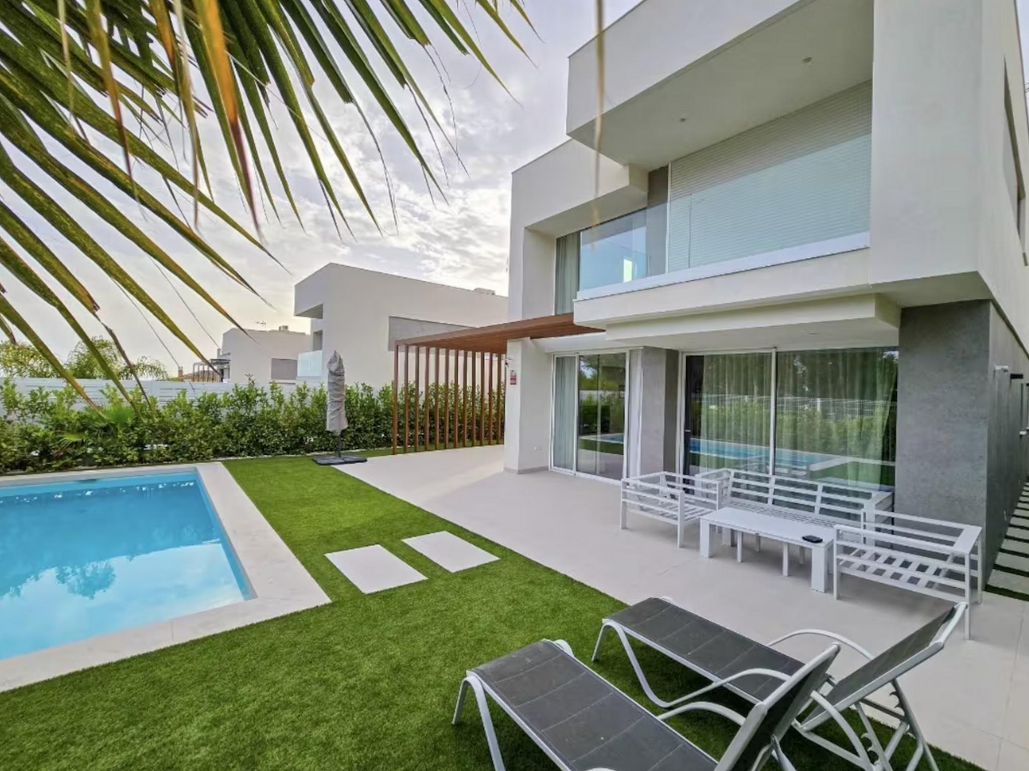 Stunning Modern 3 Bedroom Villa with Pool5