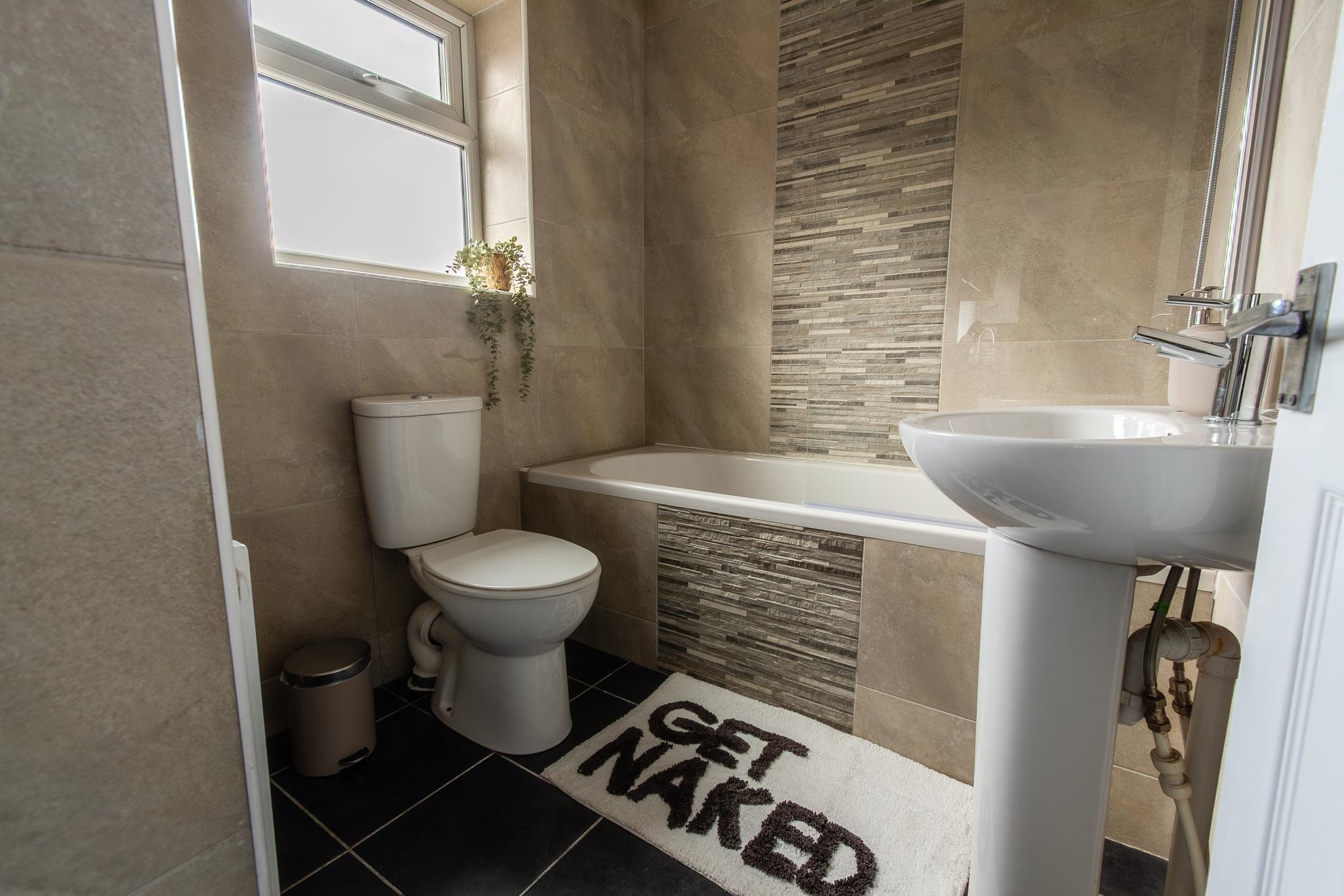 SPACIOUS 3BR FLAT- PARKING-WIFI-NEAR METRO CENTRE6