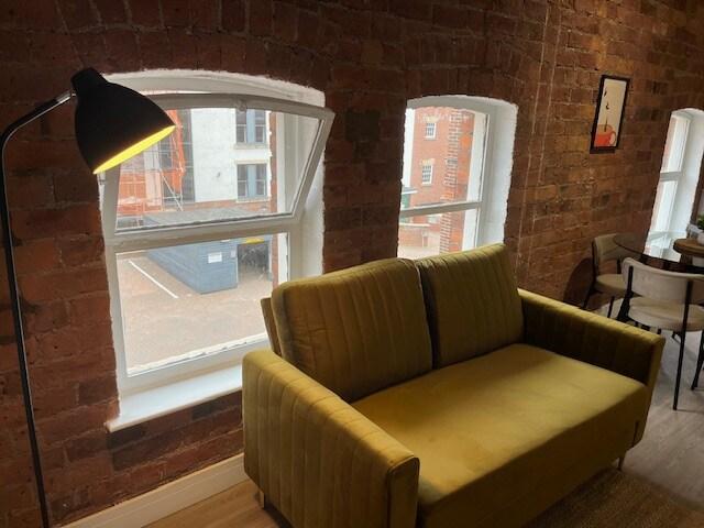 Urban Industrial Loft 1 *Private Parking*2