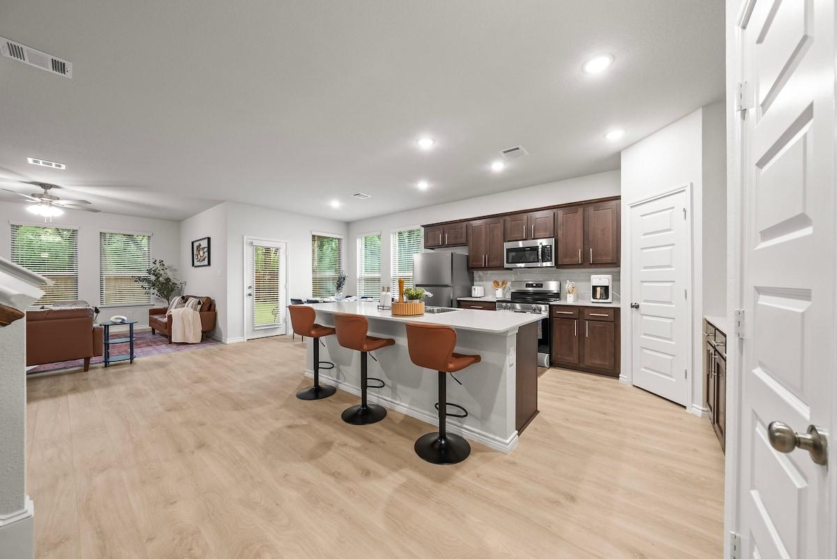 Luxurious 4 Bed Duplex Getaway in Denton TX!2