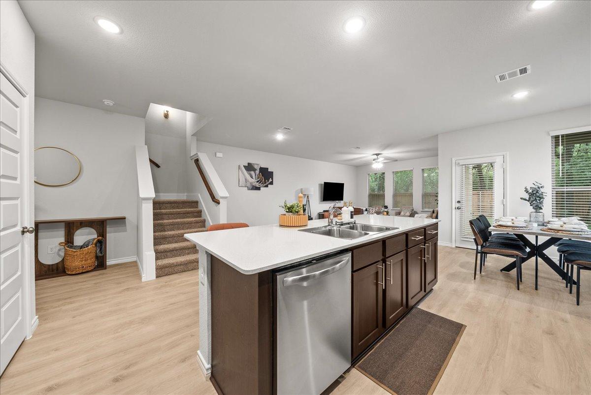 Luxurious 4 Bed Duplex in Denton TX Near UNT & TWU6