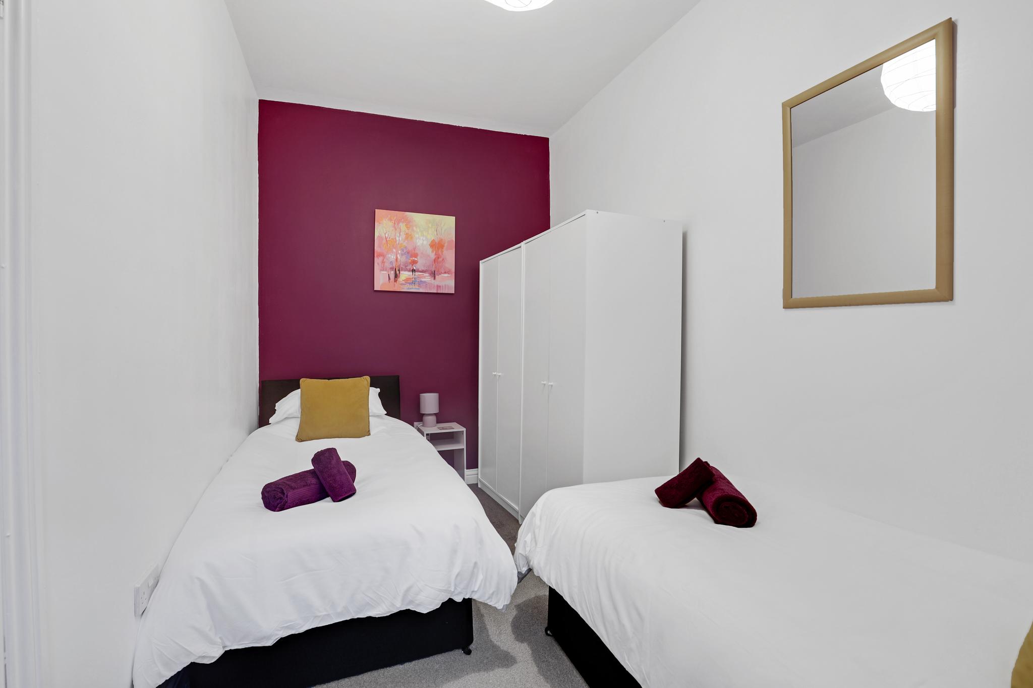 Cosy 2-Bedroom Apartment, comfortably sleeps 53