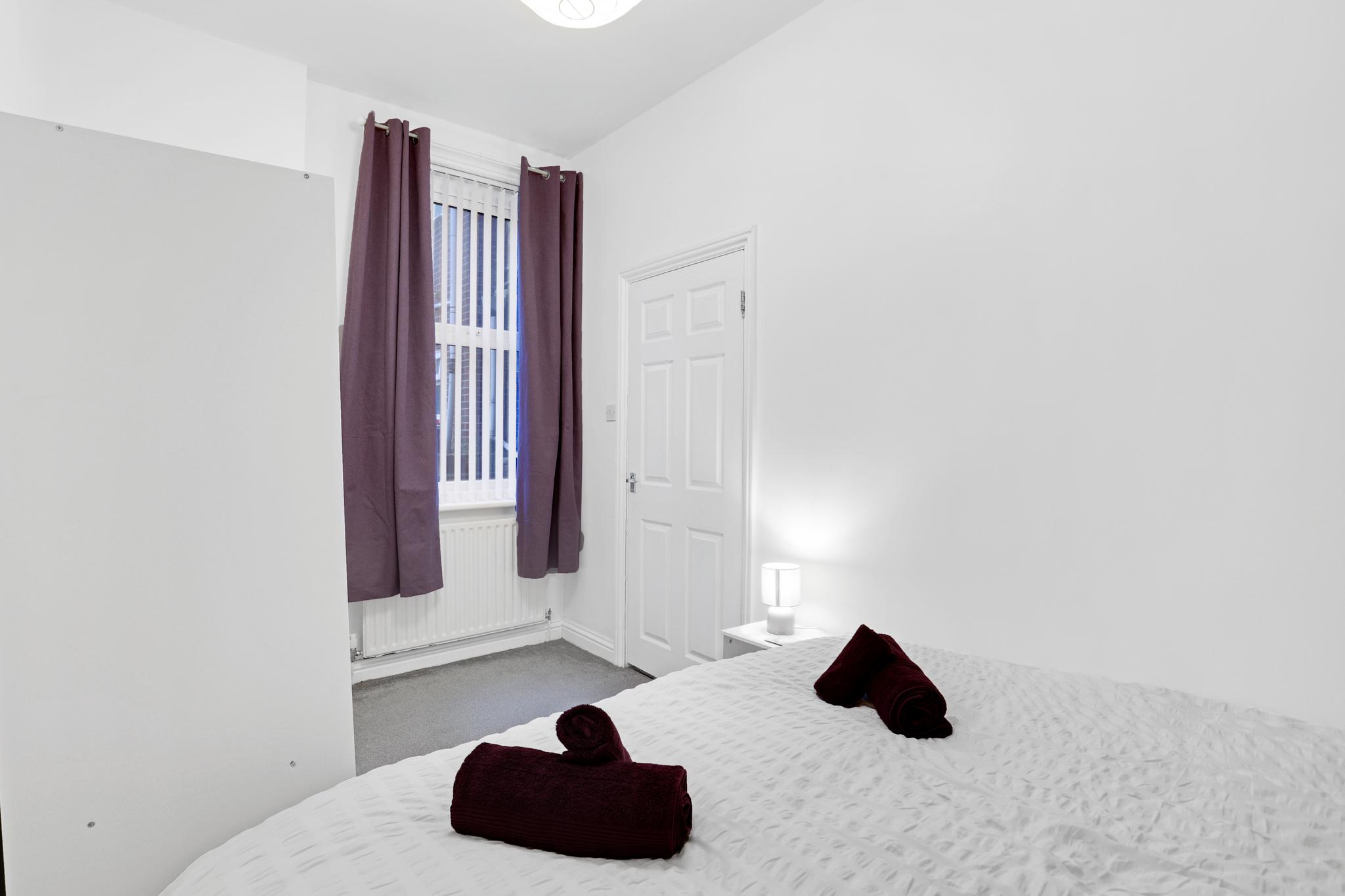 Cosy 2-Bedroom Apartment, comfortably sleeps 56