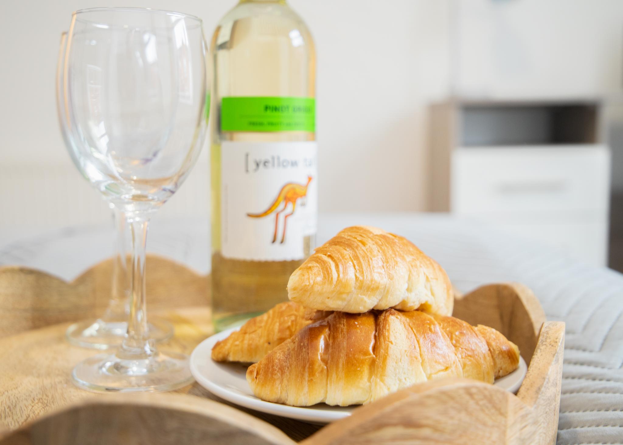 3 Beds | Contractor Ready | Wi-Fi | Street Parking4